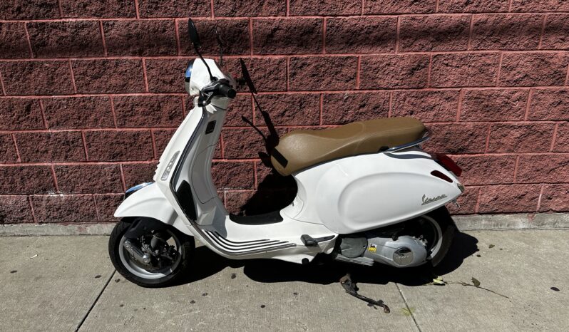 
								2015 Vespa Primavera 150 full									