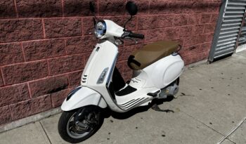 
									2015 Vespa Primavera 150 full								