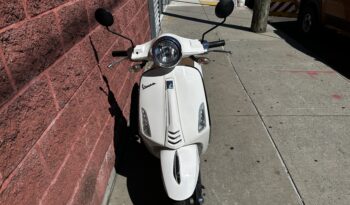 
									2015 Vespa Primavera 150 full								