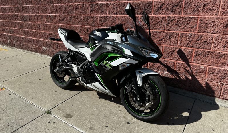 
								2022 Kawasaki Ninja 650 full									