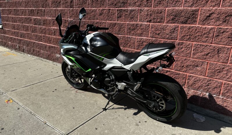 
								2022 Kawasaki Ninja 650 full									