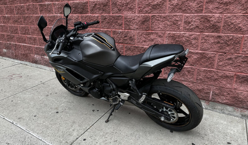 
								2023 Kawasaki Ninja 650 KTRC full									