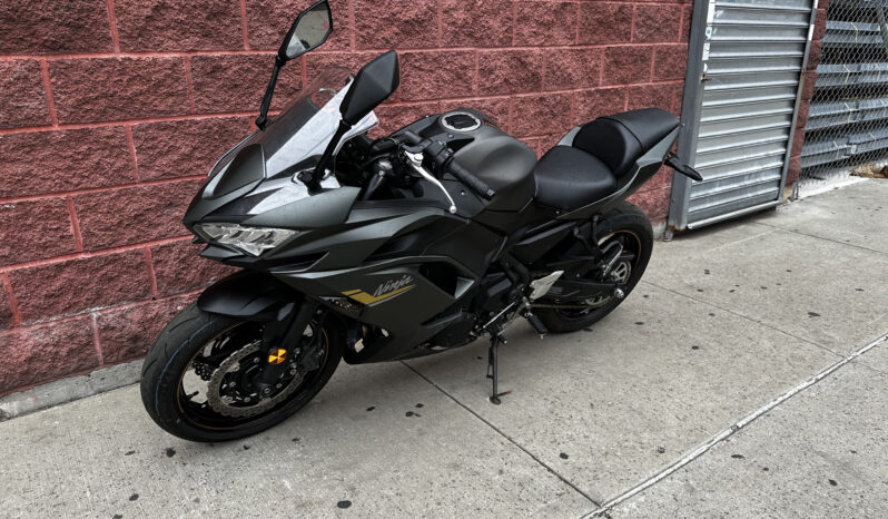 
								2023 Kawasaki Ninja 650 KTRC full									