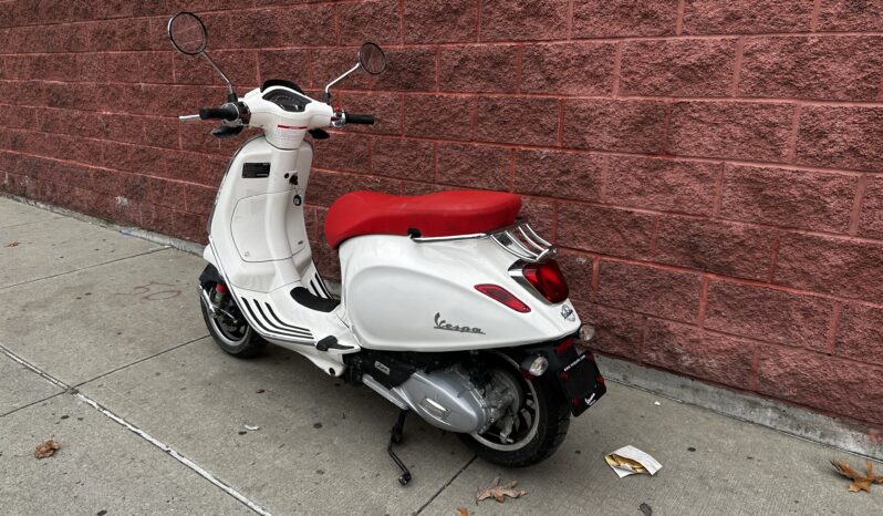 
								2019 Vespa Sprint 150 full									