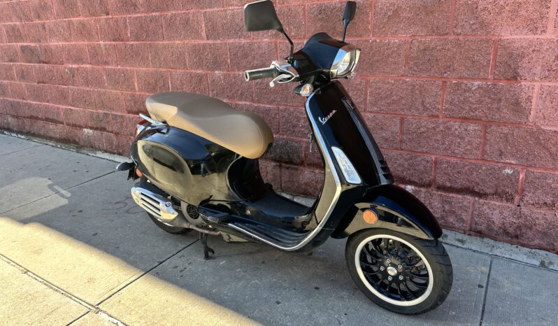 
								2019 Vespa Sprint 150 Black full									