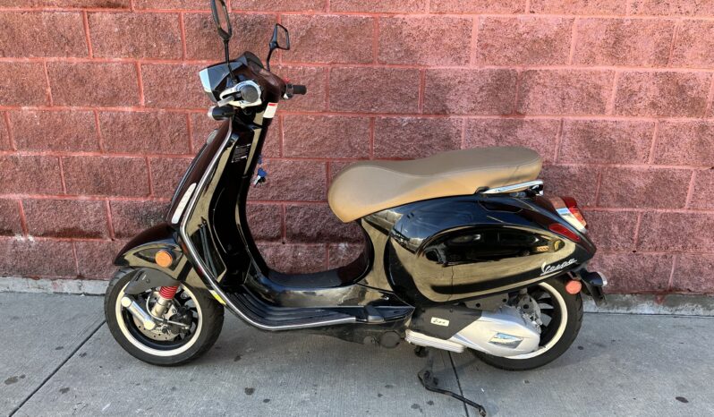 
								2019 Vespa Sprint 150 Black full									
