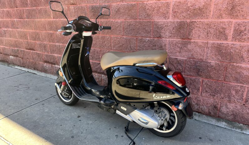 
								2019 Vespa Sprint 150 Black full									