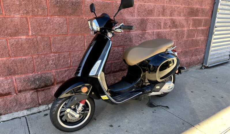 
								2019 Vespa Sprint 150 Black full									