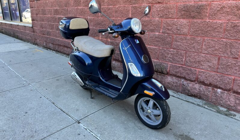 
								2010 Vespa LX150 full									