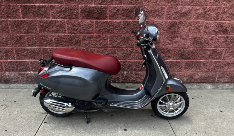 
								2022 Vespa Primavera 150 full									