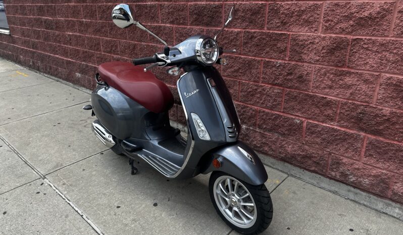 
								2022 Vespa Primavera 150 full									