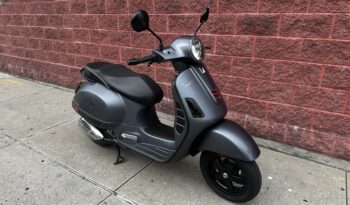 
									2018 Vespa GTS Gray full								