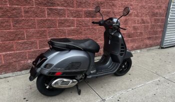 
									2018 Vespa GTS Gray full								