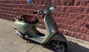 
									2009 Vespa LXV 150 full								