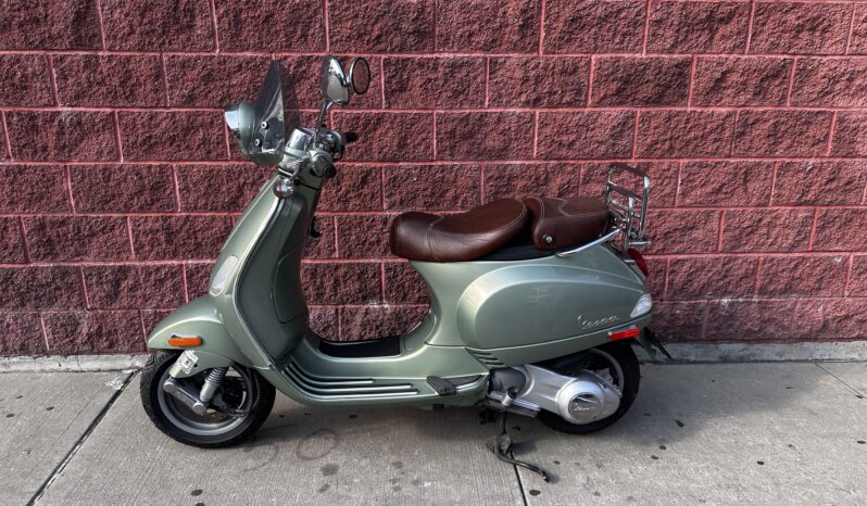 
								2009 Vespa LXV 150 full									