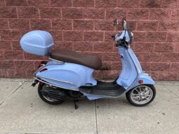 
										2019 Vespa Primavera 150 top case blue full									