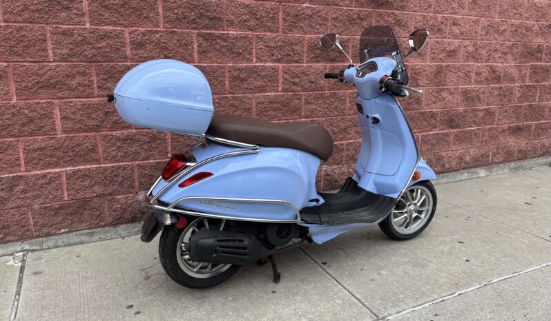 
								2019 Vespa Primavera 150 top case blue full									