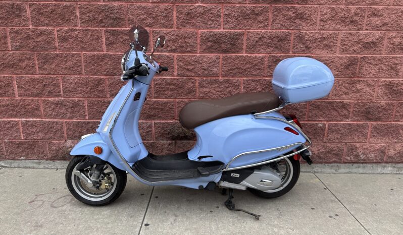 
								2019 Vespa Primavera 150 top case blue full									