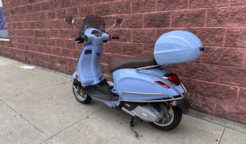 
								2019 Vespa Primavera 150 top case blue full									